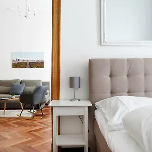 Apartment Katz By Rockchair L Superhost Status L 3 Bedrooms Boxspringbeds 2 Bathrooms In Center - Cozy Family & Business Flair Welcomes You!